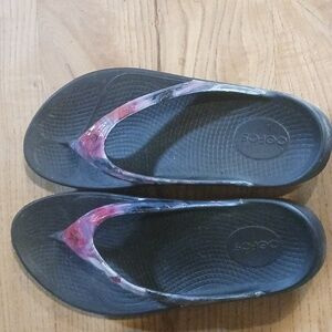 Oofos sandals worn a handful of times, but does show wear on right shoe strap